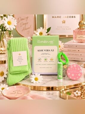 A BeauTEAful Green Bundle featuring Marc Jacobs